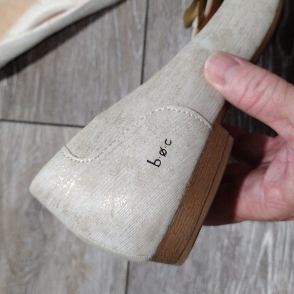 B.O.C. cream metallic flower petals loafers. Mint condition. Size 10 - Picture 6 of 12